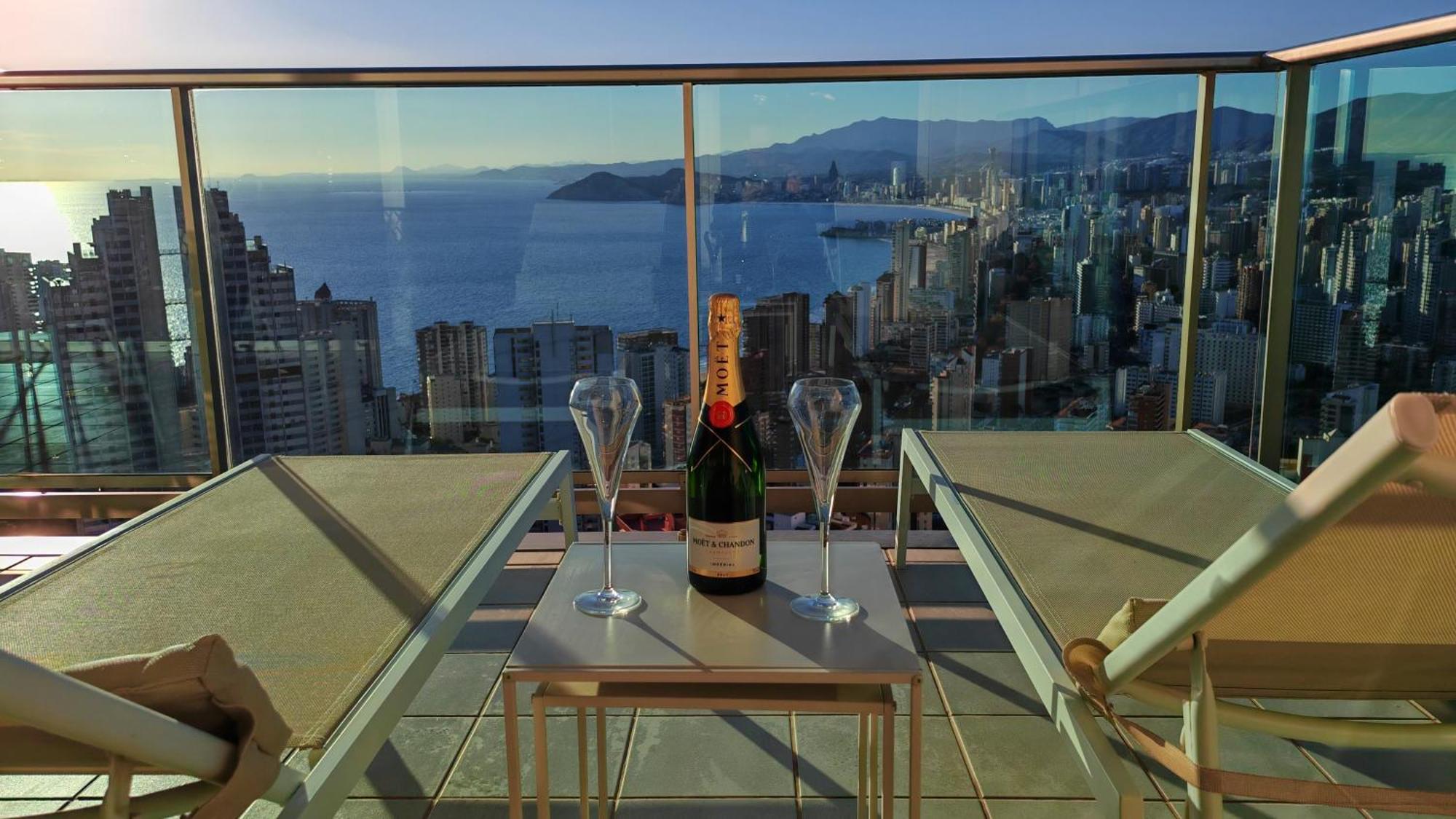 Skyline Floor 28 Sea Views Apartment Benidorm Bagian luar foto
