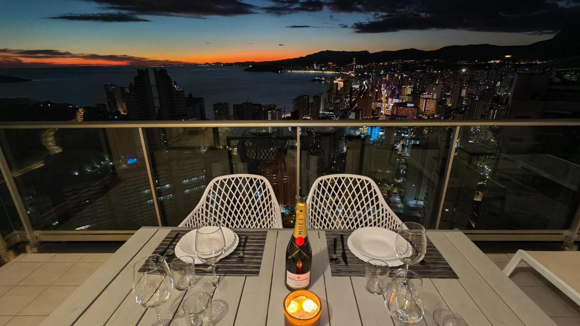 Skyline Floor 28 Sea Views Apartment Benidorm Bagian luar foto