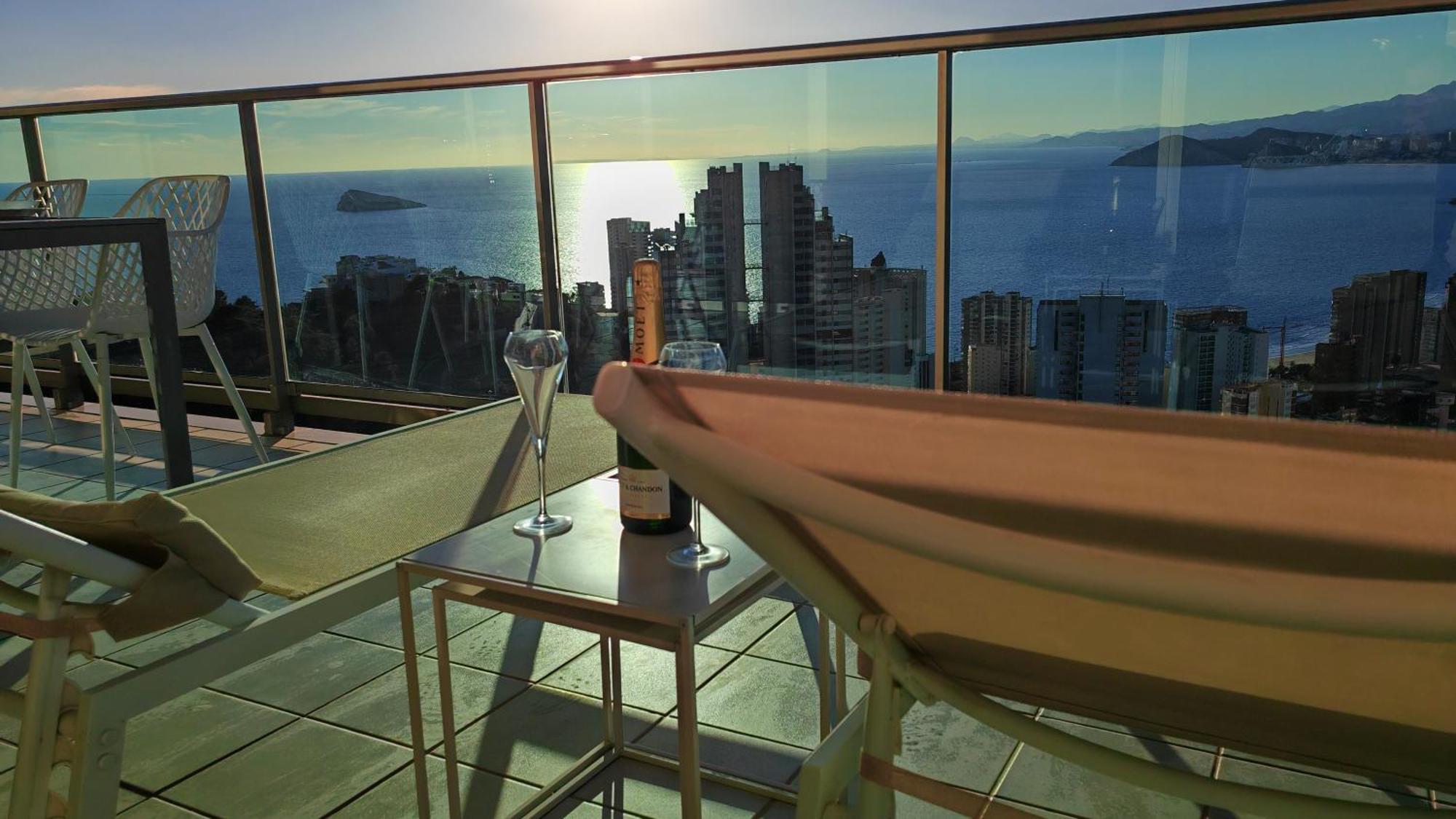 Skyline Floor 28 Sea Views Apartment Benidorm Bagian luar foto