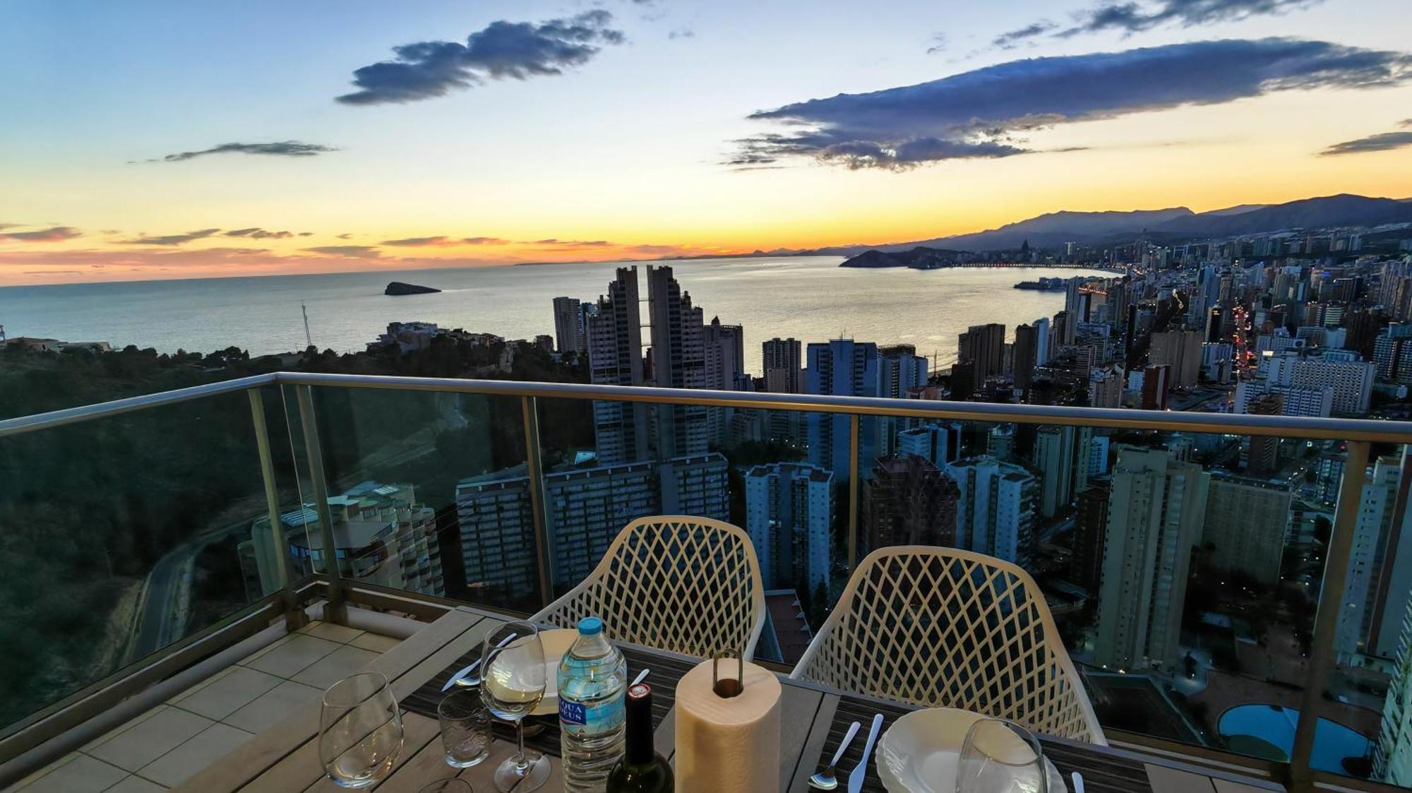Skyline Floor 28 Sea Views Apartment Benidorm Bagian luar foto