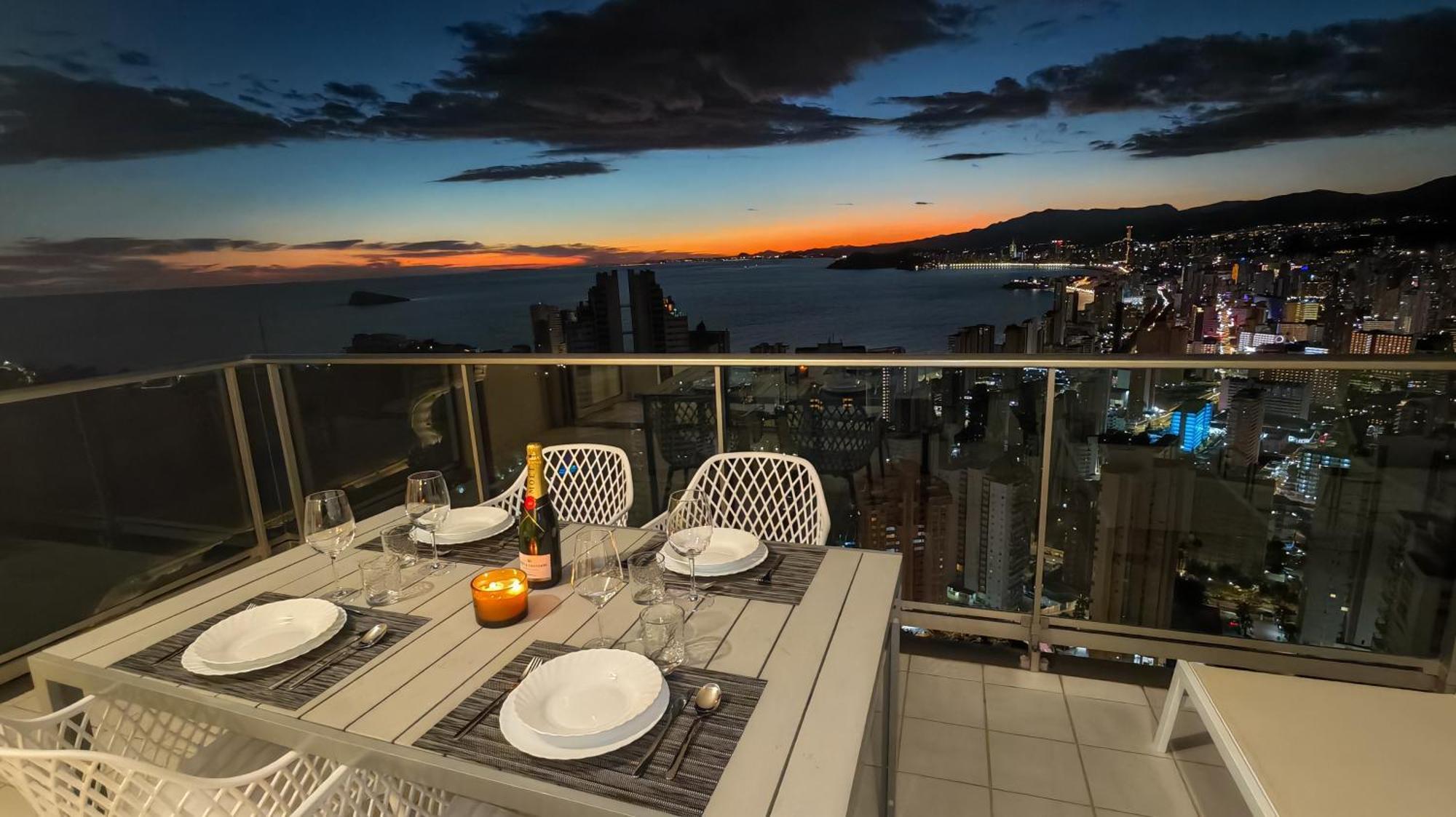 Skyline Floor 28 Sea Views Apartment Benidorm Bagian luar foto