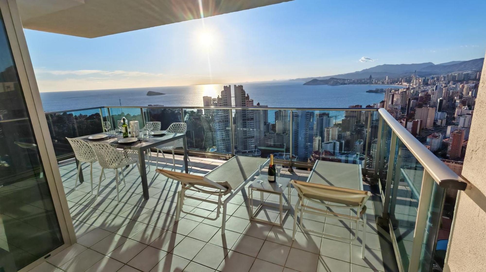Skyline Floor 28 Sea Views Apartment Benidorm Bagian luar foto